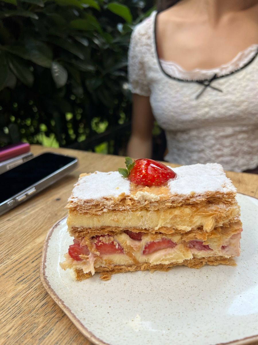 Luxy Roll - Share Your Moments!
