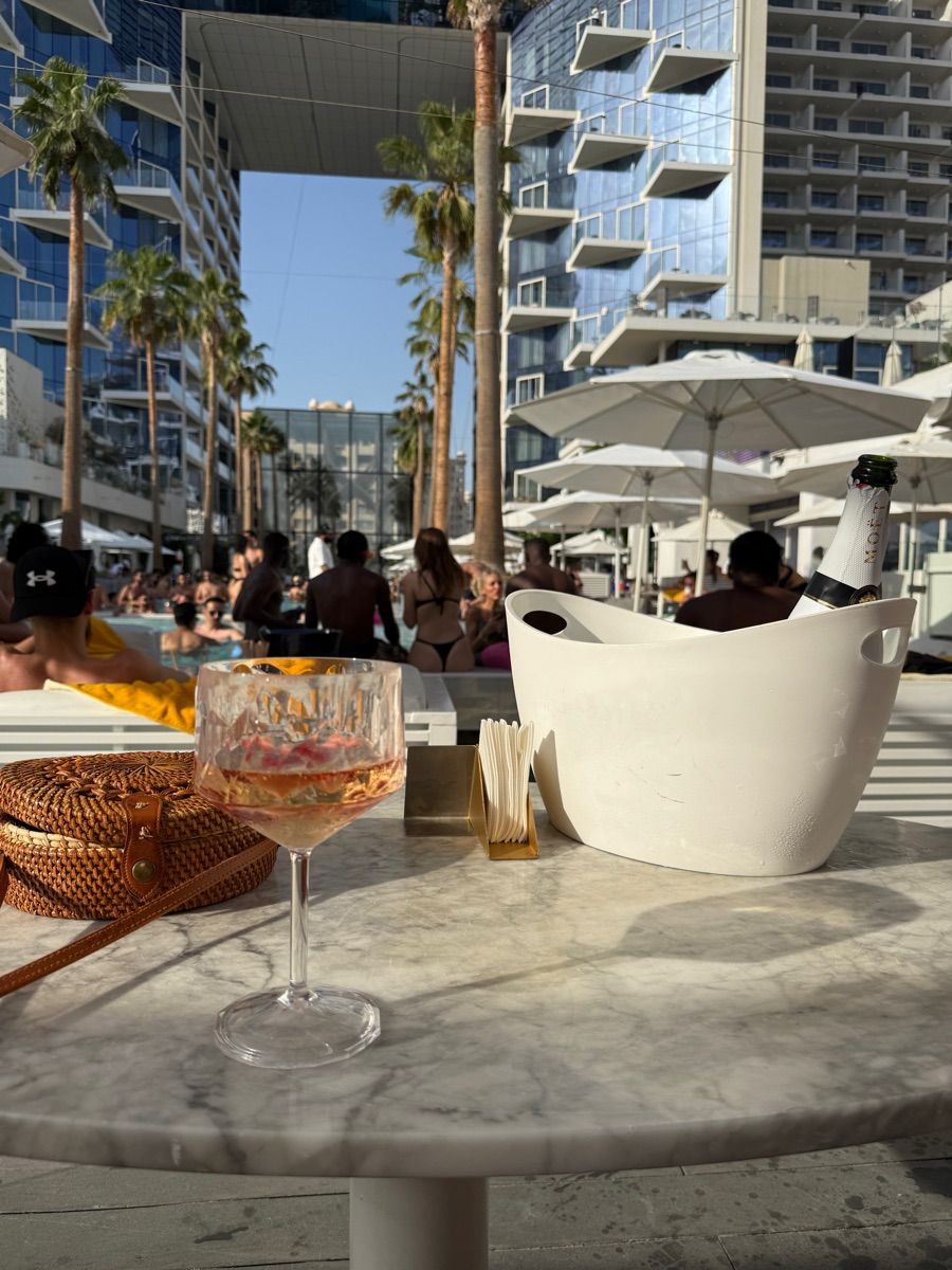 Luxy Roll - Share Your Moments!