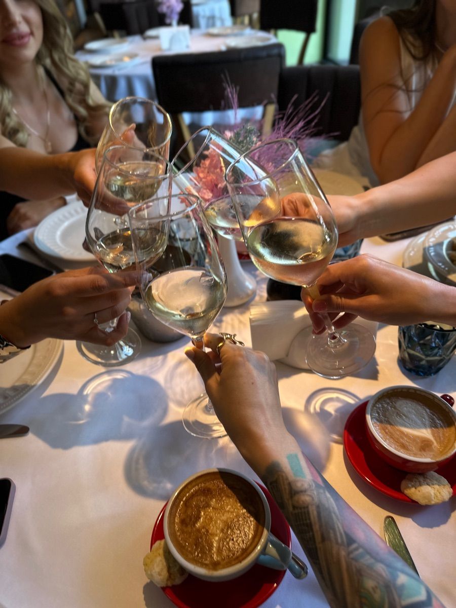Luxy Roll - Share Your Moments!