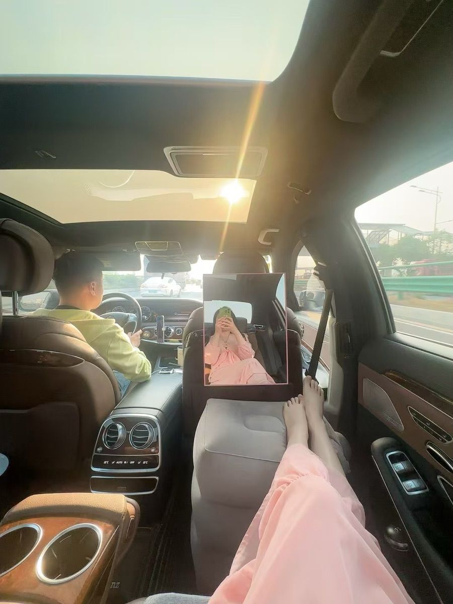 Luxy Roll - Share Your Moments!