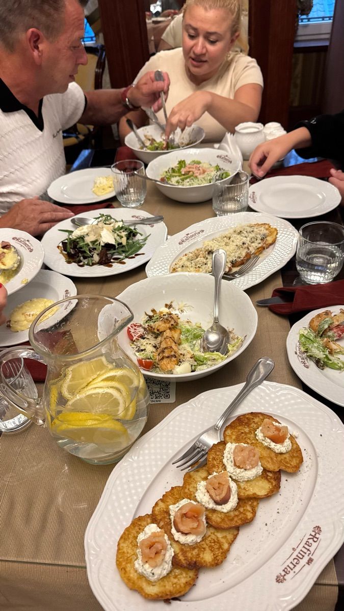 Luxy Roll - Share Your Moments!