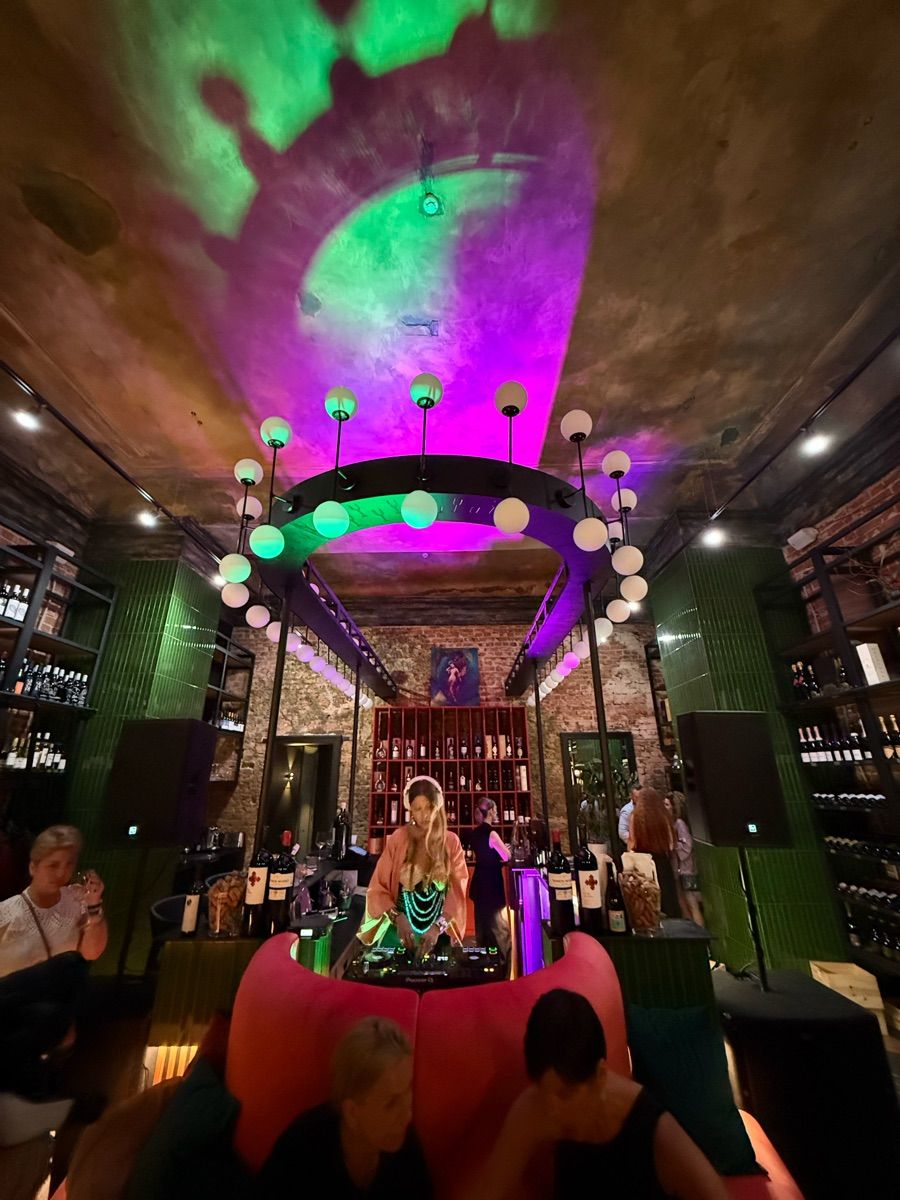 Luxy Roll - Share Your Moments!