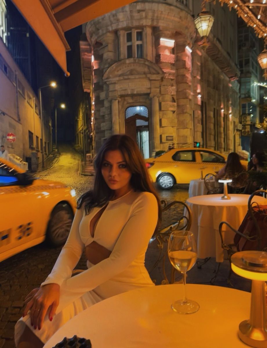 Luxy Roll - Share Your Moments!