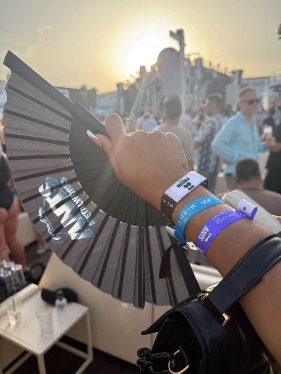 Luxy Roll - Share Your Moments!