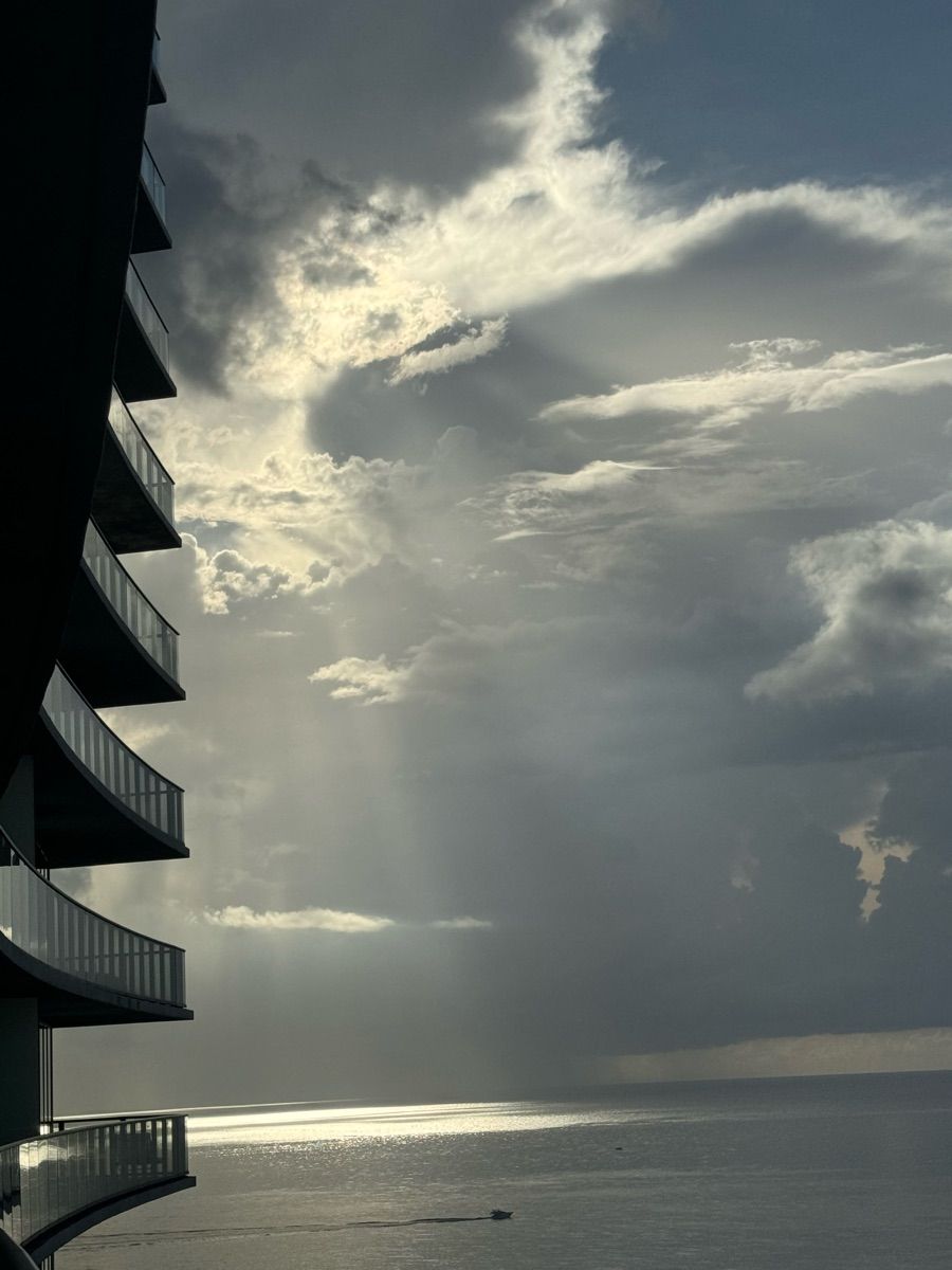 Luxy Roll - Share Your Moments!