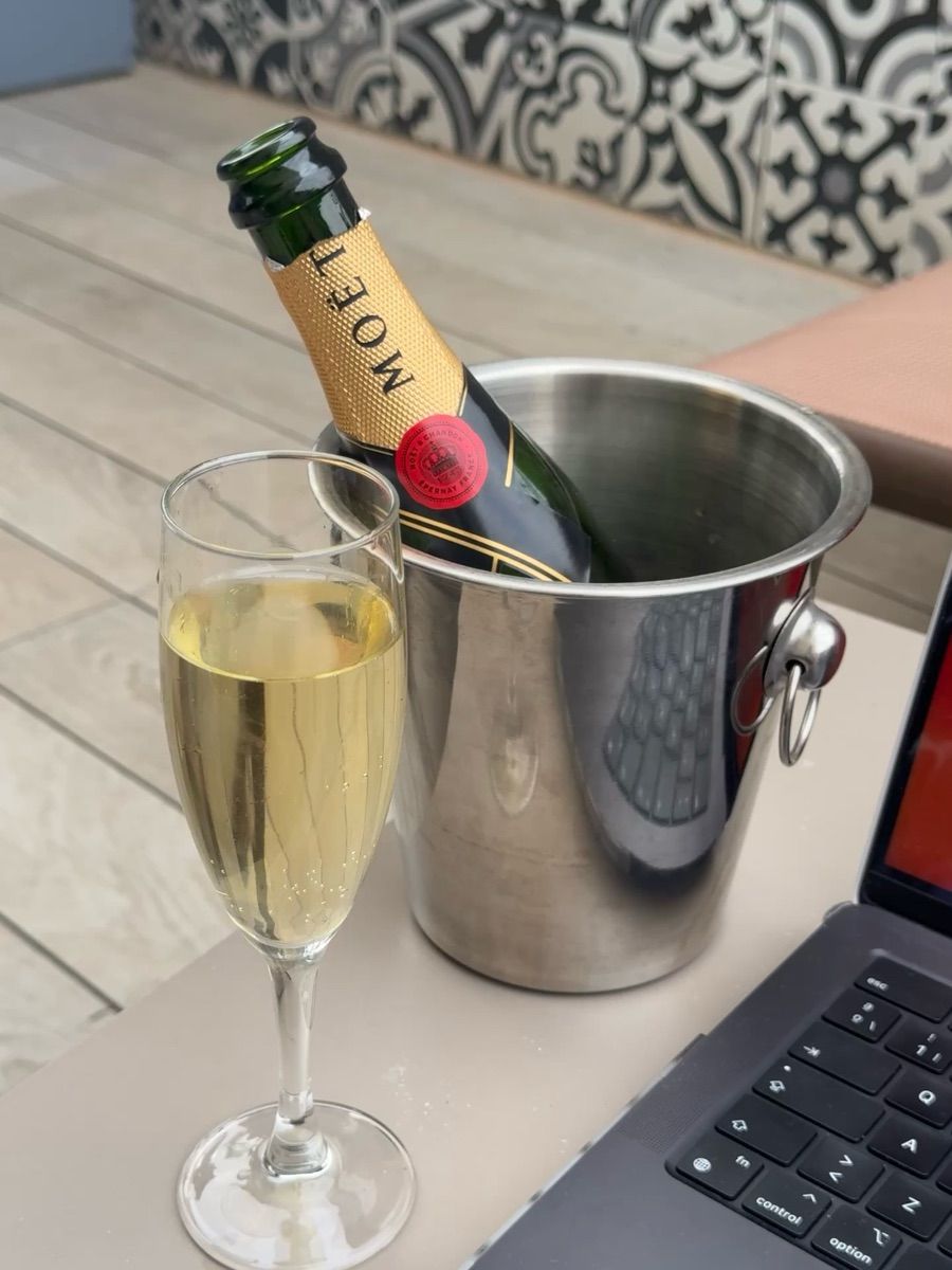 Luxy Roll - Share Your Moments!