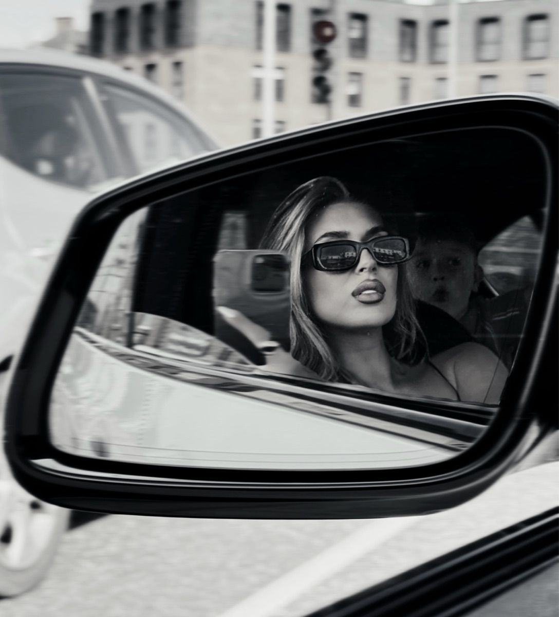 Luxy Roll - Share Your Moments!