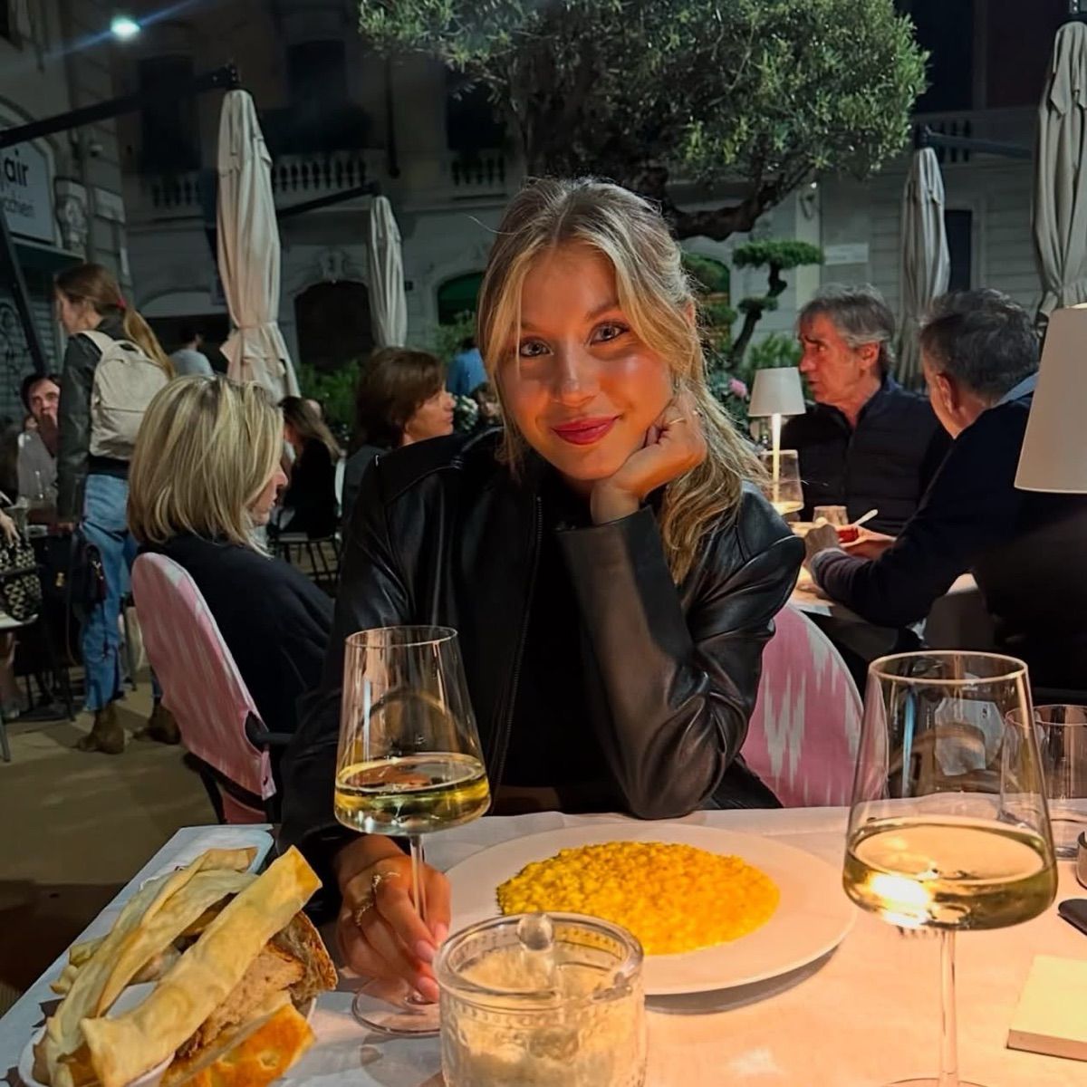 Luxy Roll - Share Your Moments!