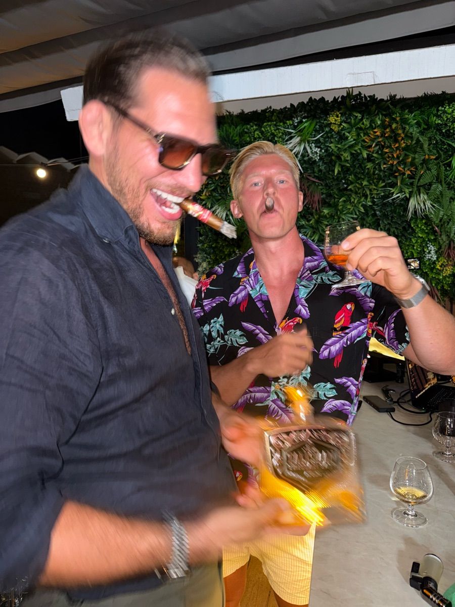 Luxy Roll - Share Your Moments!