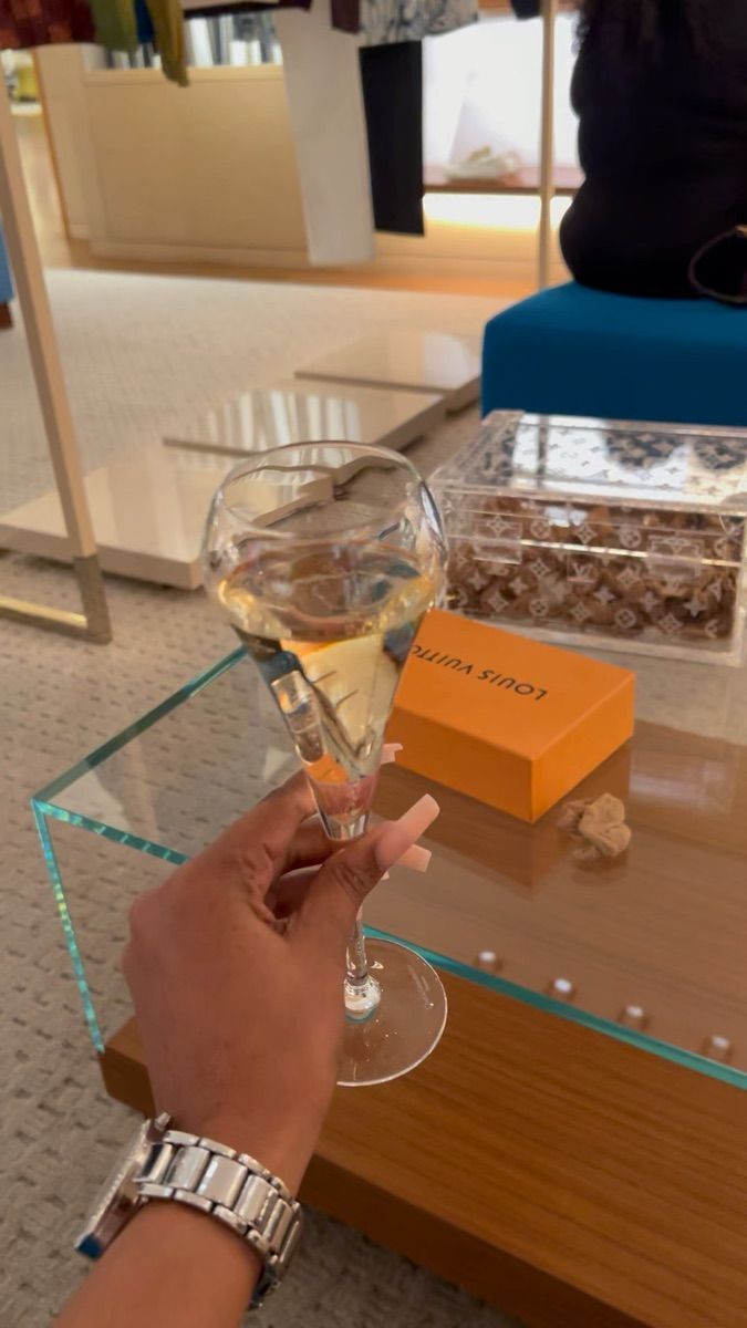 Luxy Roll - Share Your Moments!